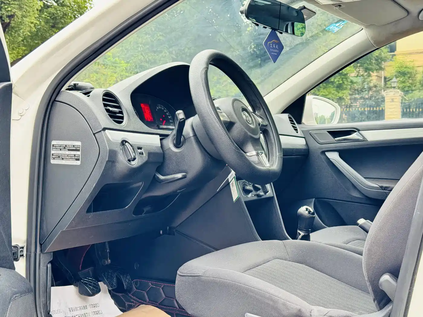 Volkswagen Jetta 2013 1.6L Manual Comfort фото 5
