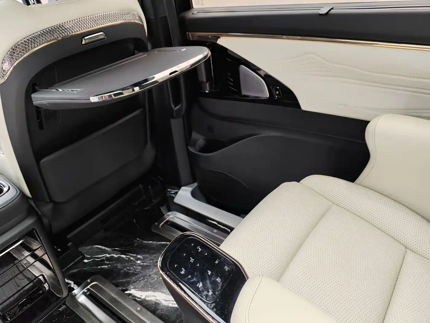 GAC Trumpchi Trumpchi M8 2023 Model Master Series 400T Flagship Edition фото 8