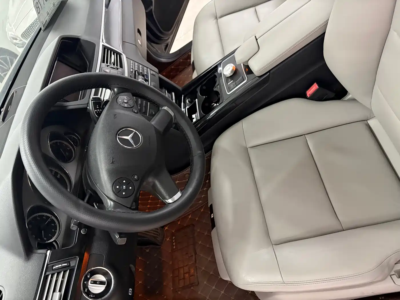 Mercedes-Benz E-Class 2012 E 300 L Fashion фото 17