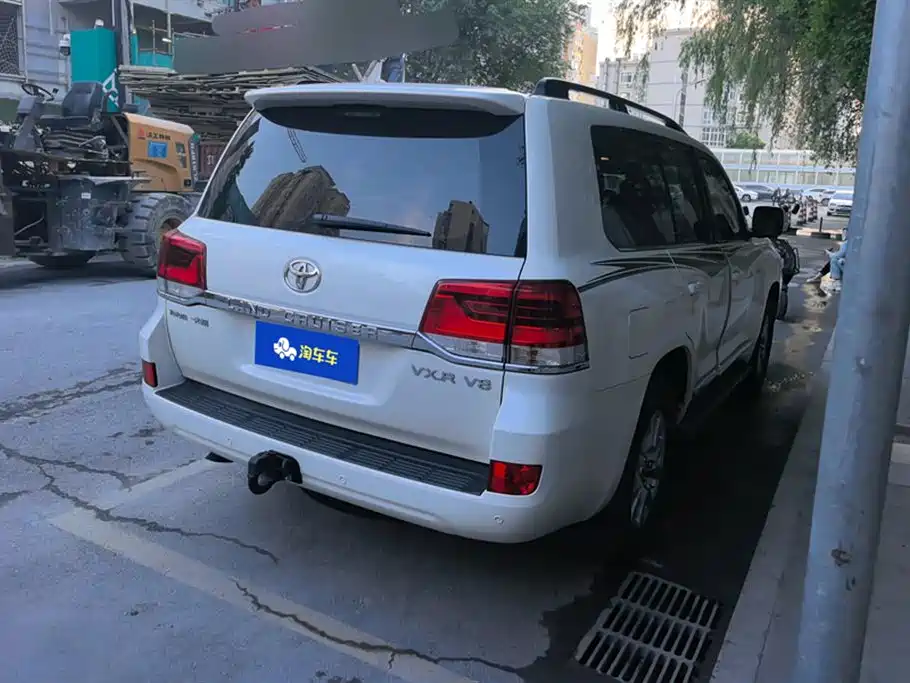 Toyota Land Cruiser 2016 4.6L Automatic VX-R фото 3