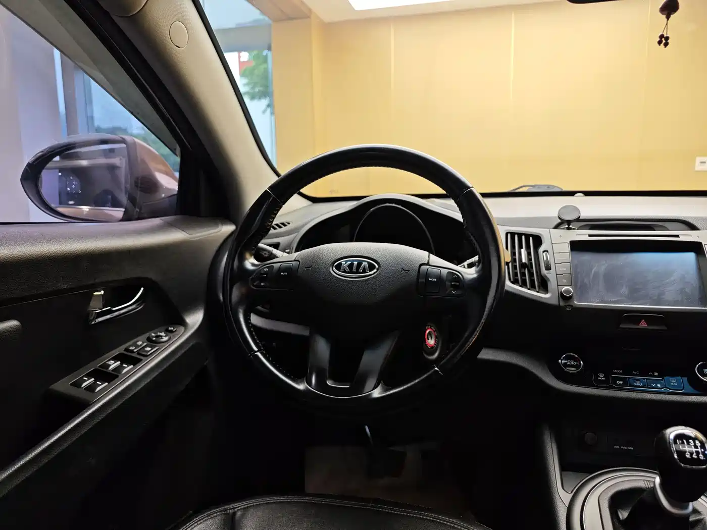 Kia Sportage 2014 2.0L Manual 2WD GLS Edition фото 14
