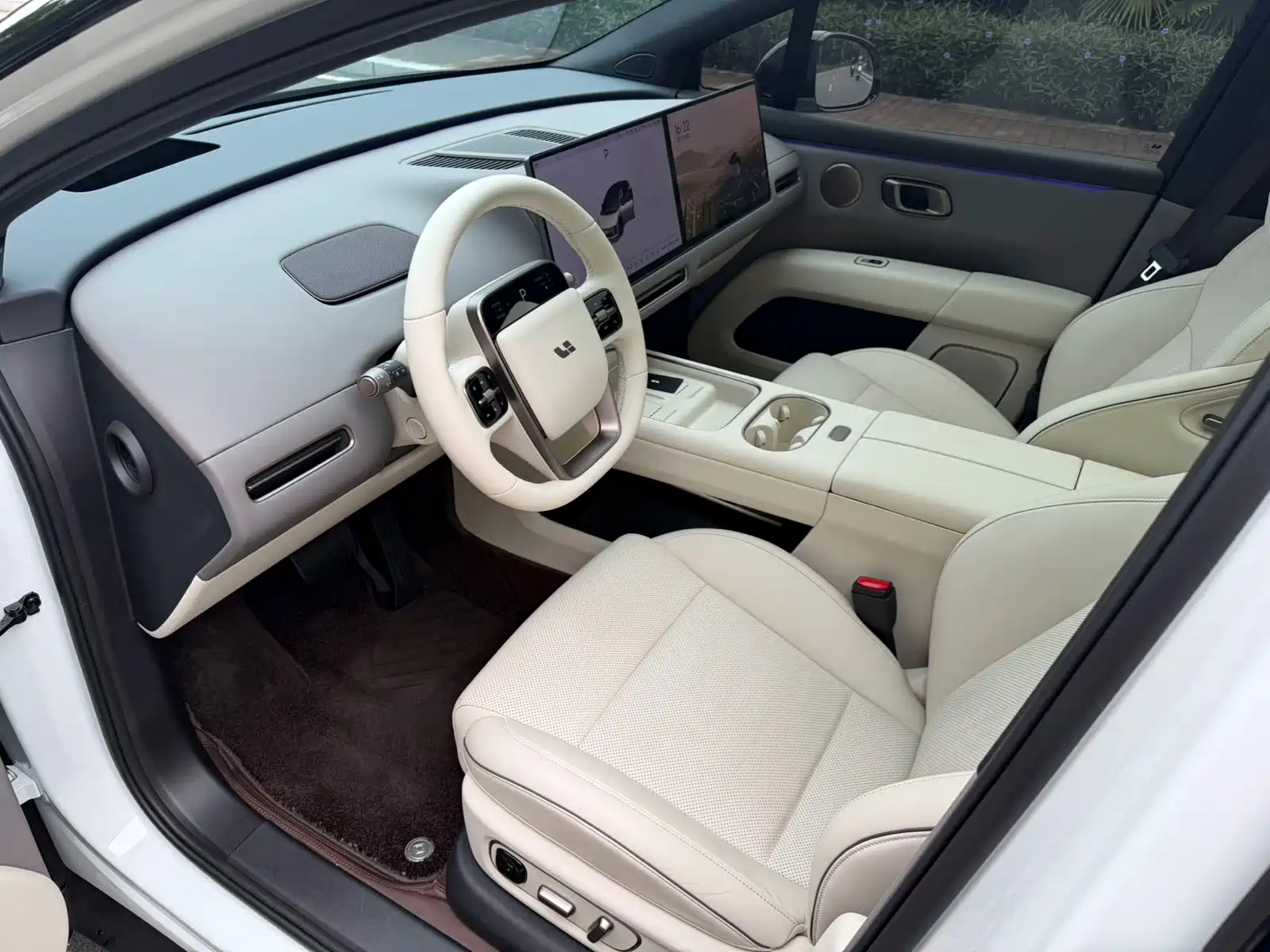 Photo 5 - Li Auto i6