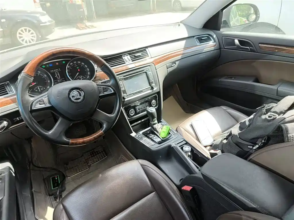 Škoda Superb 2013 2.0TSI DSG Executive Edition фото 13