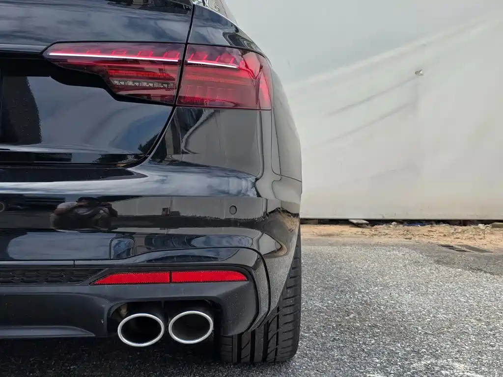 Photo 7 - Audi S4