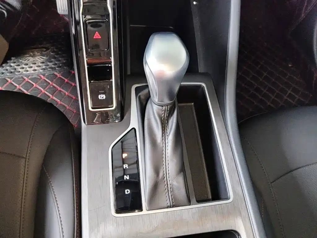 Roewe i5 2025 2023 1.5L CVT Luxury Edition