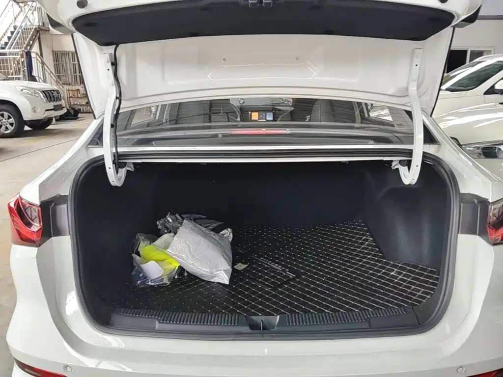 Roewe i5 2025 2023 1.5L CVT Luxury Edition