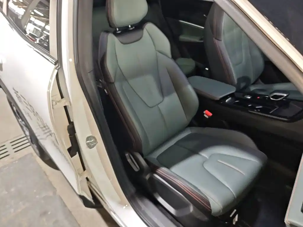 Geely Atlas 2025 2024 1.5TD Smart Connect+