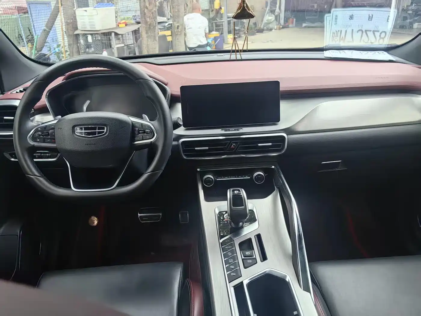 Photo 5 - Geely Binyue