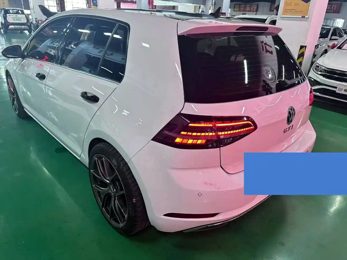 صورة 7 - Volkswagen Golf