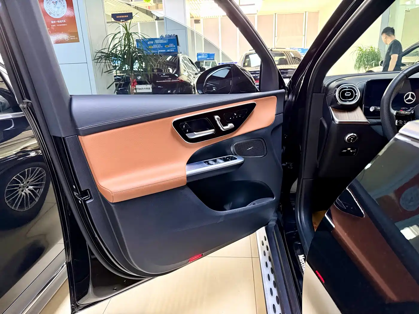 Mercedes-Benz GLC 2023 Facelift GLC 300 L 4MATIC Sport 5-Seater фото 15