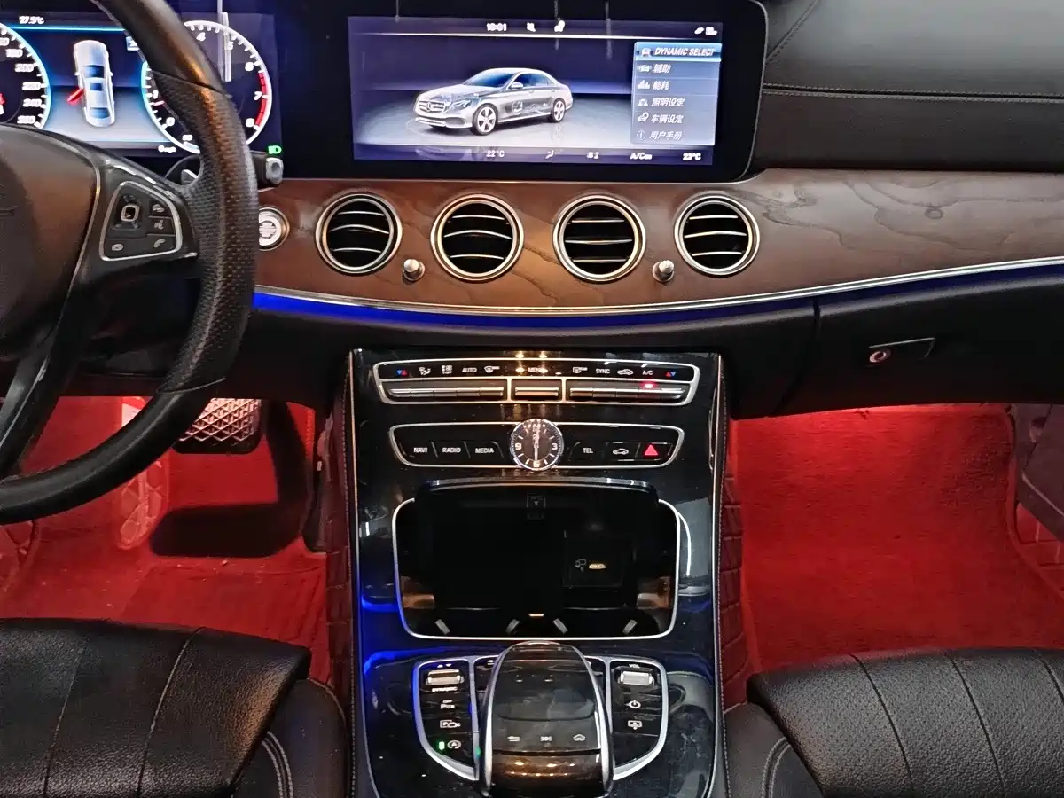 Фото 6 - Mercedes-Benz E-Class