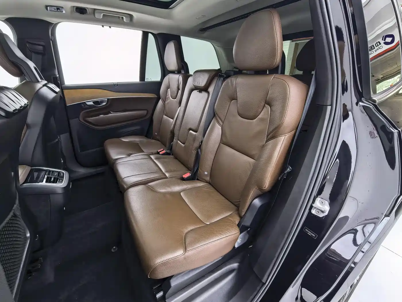 Фото 9 - Volvo XC90