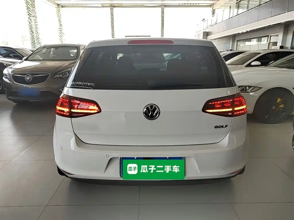 Volkswagen Golf 2017 1.6L Auto Comfort Millionth Edition фото 6