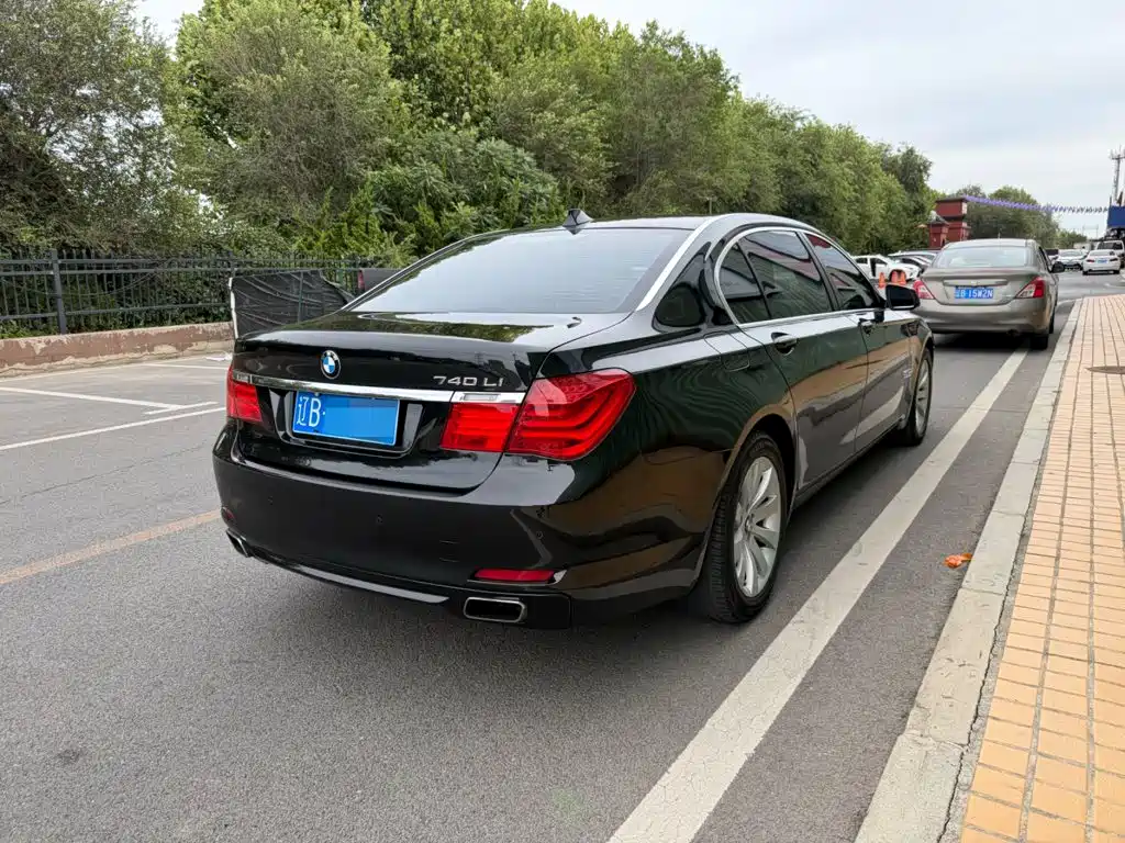 Photo 13 - BMW 7 Series