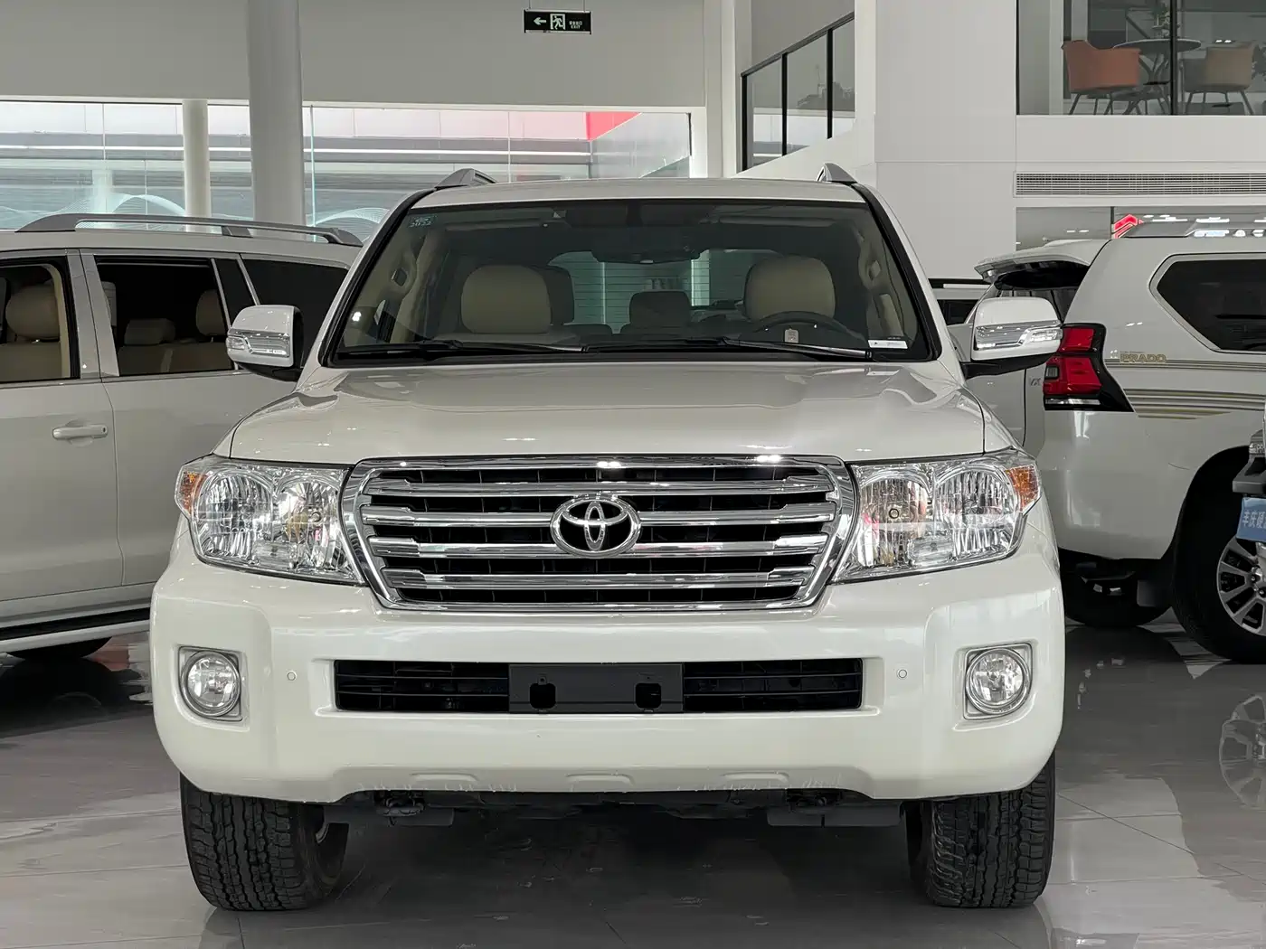 Toyota Land Cruiser (Import) 2015 4.0L V6 Middle East Limited Edition фото 2
