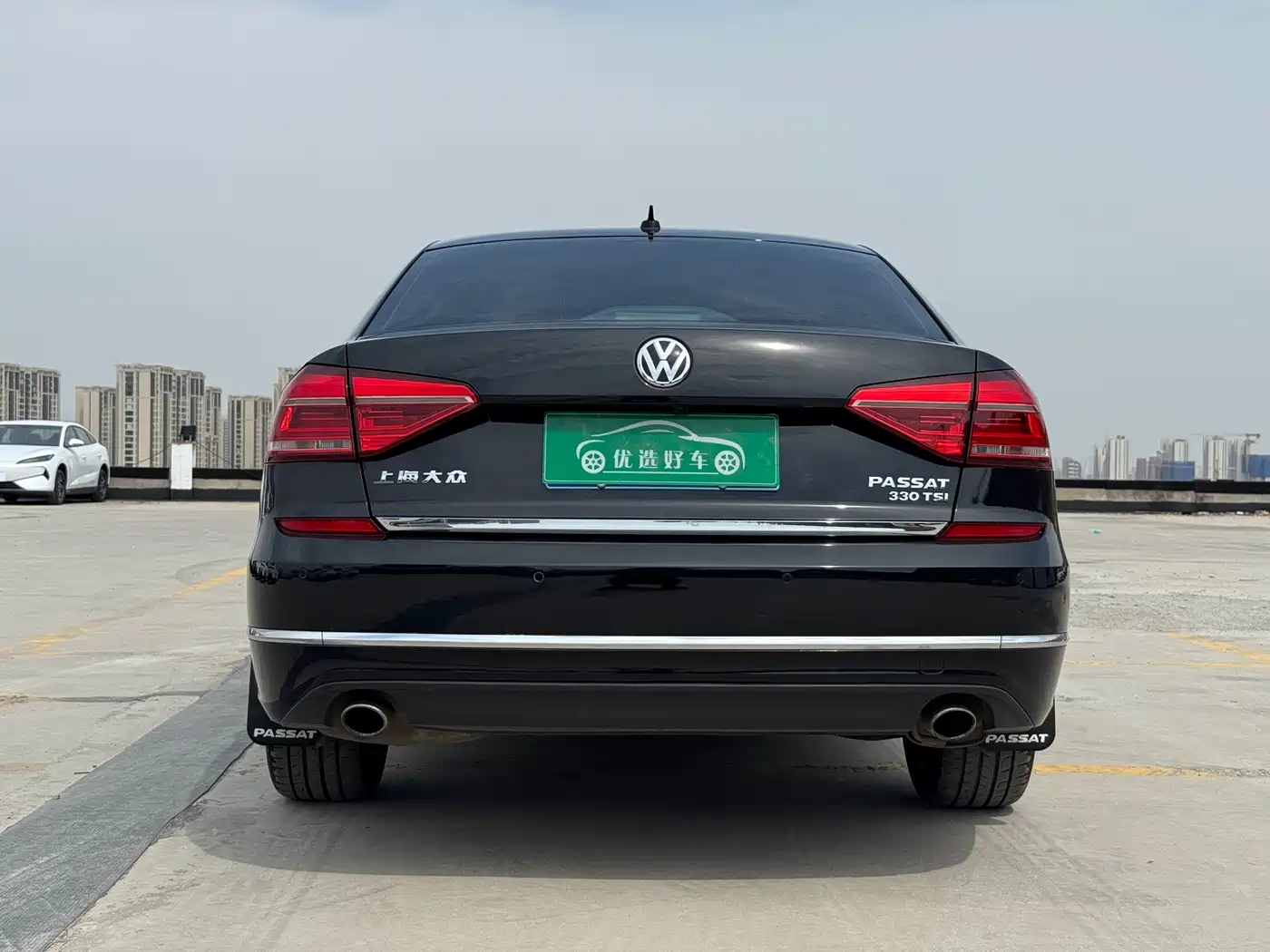 Volkswagen Passat 2016 330TSI DSG Executive Edition фото 8