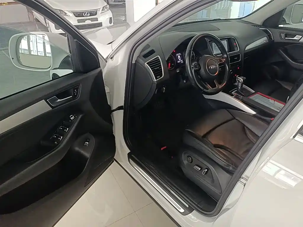 Audi Q5 2015 40 TFSI Technology фото 16