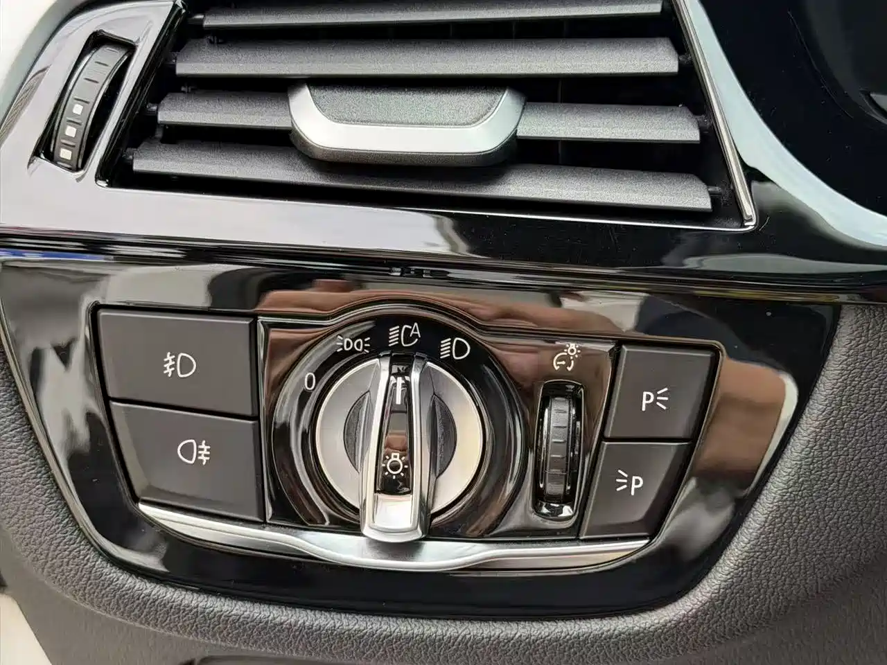 BMW 5 Series 2019 530Li Premium M Sport Package фото 19