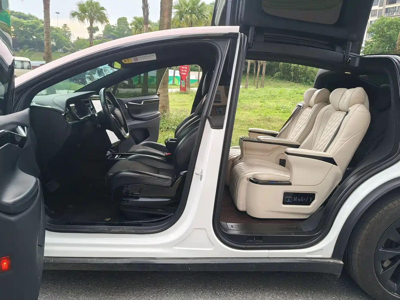 TESLA MODEL X