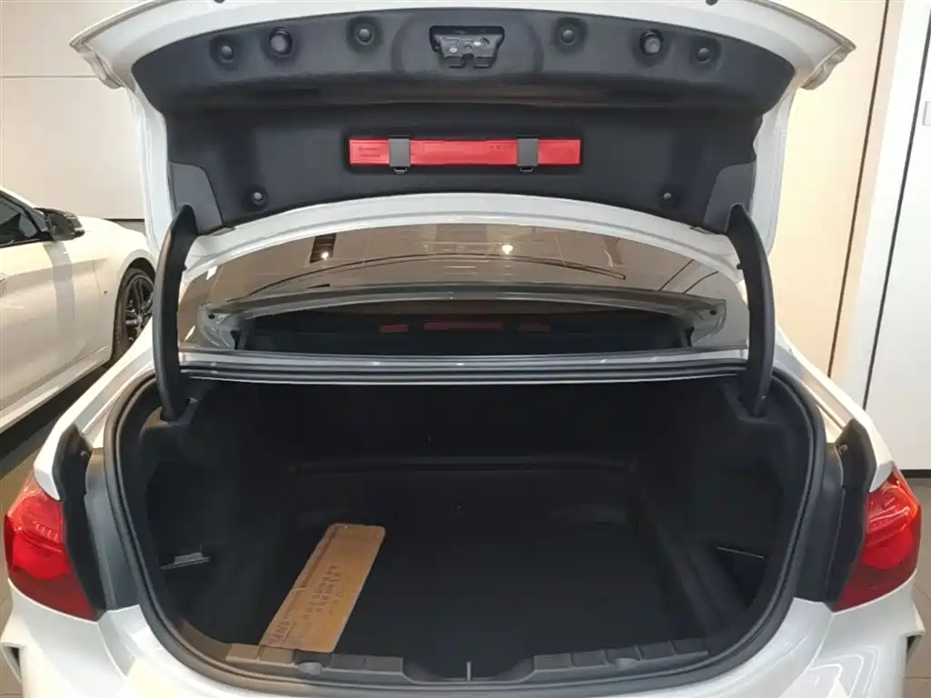 BMW 1 Series 2019 118i M Sport Package фото 19