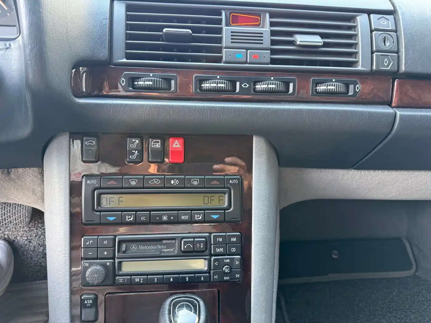 Mercedes-Benz S-Class 1999 S 320 фото 27