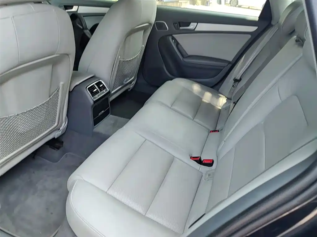 Audi A4L 2013 30 TFSI Manual Comfort фото 17