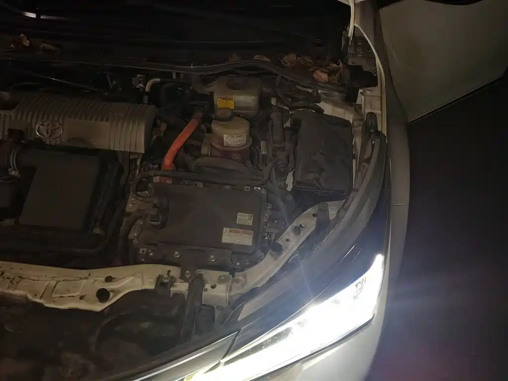 Toyota Corolla 2017 Facelift Hybrid 1.8L E-CVT Elite Edition фото 22