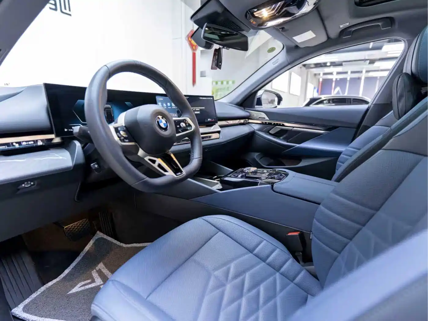 BMW 5 Series 2024 530Li Premium M Sport Package фото 8