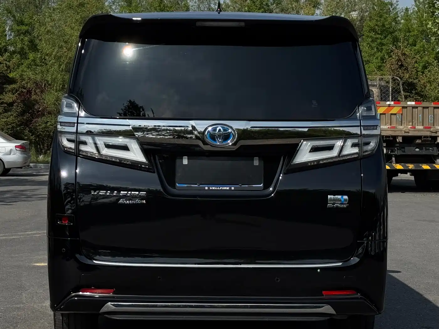 Toyota Vellfire 2020 Twin Engine 2.5L HV Premium Edition фото 5