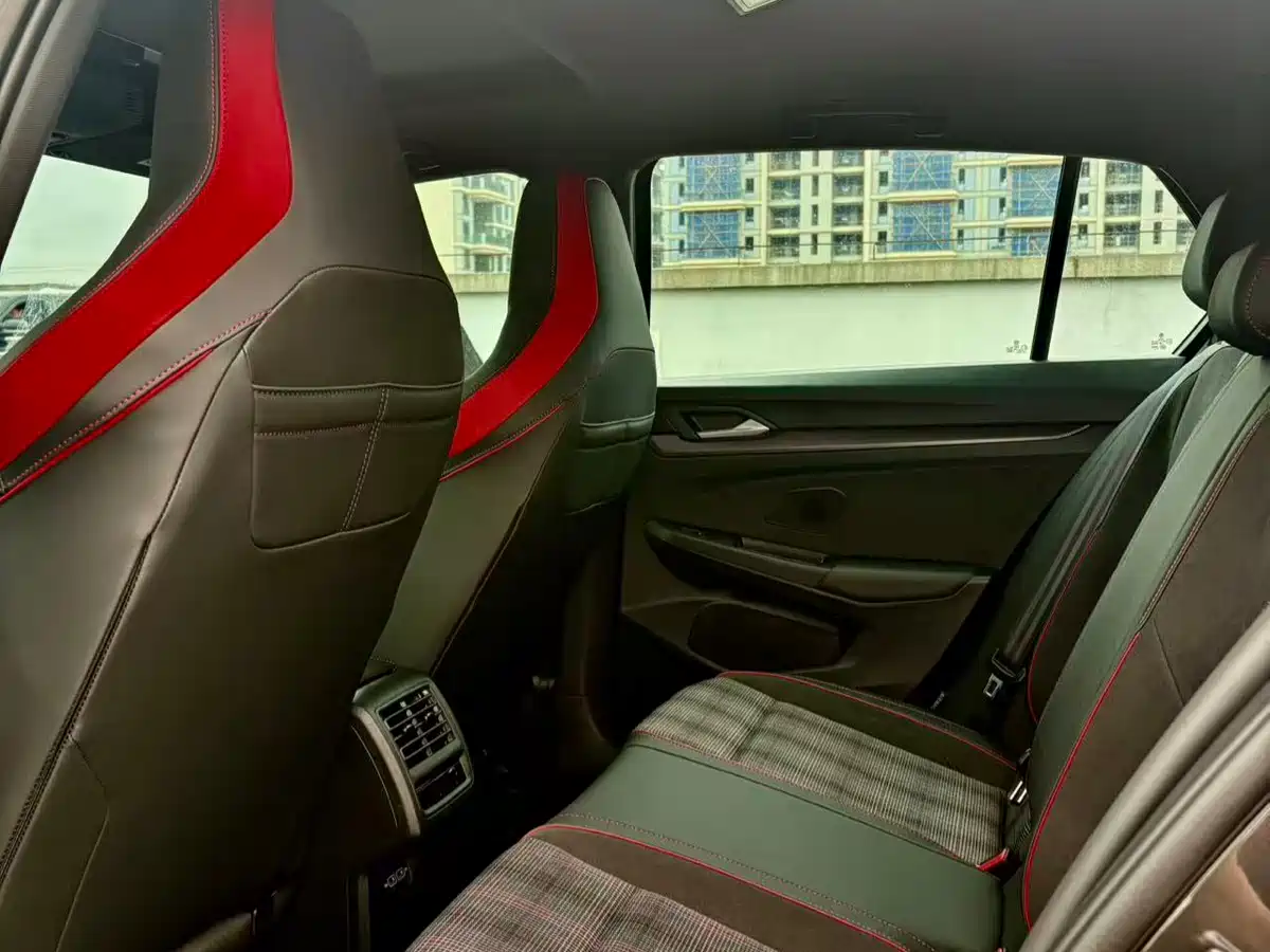 VOLKSWAGEN GOLF GTI