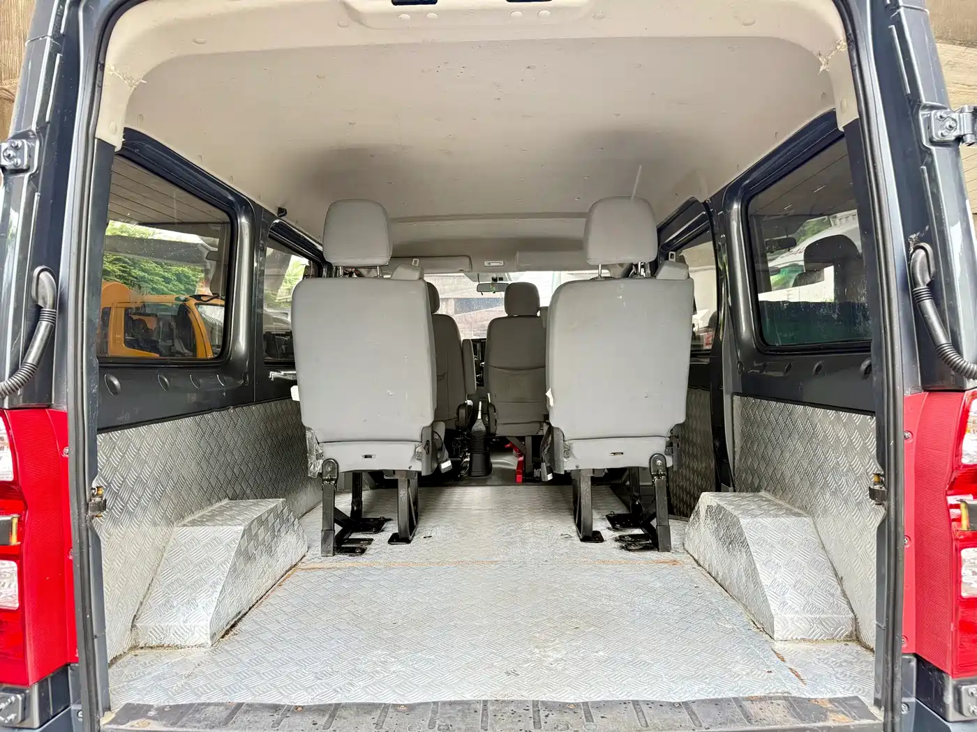 Foton Tuyano 2023 2023 2.0T Manual Urban Edition Short Wheelbase Medium Roof Single Rear Tire 5/6/9-Seater
