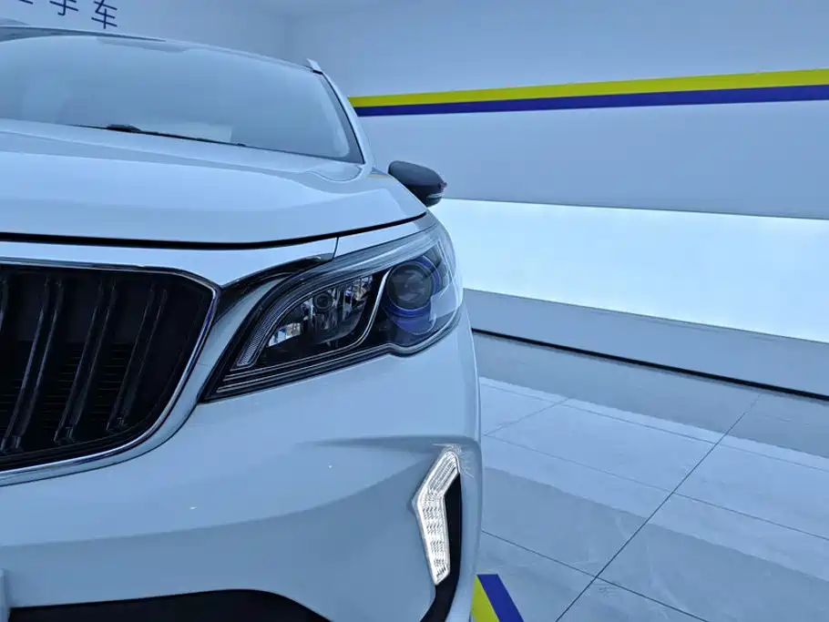 Фото 5 - Geely Vision X3