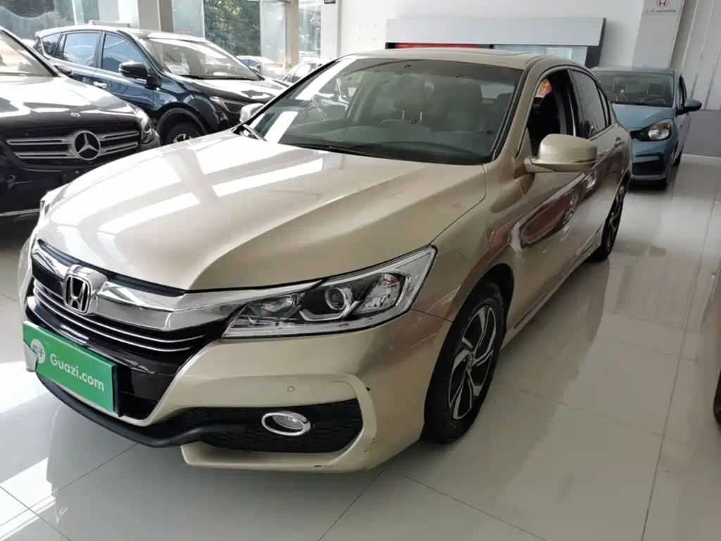 Фото 2 - Honda Accord