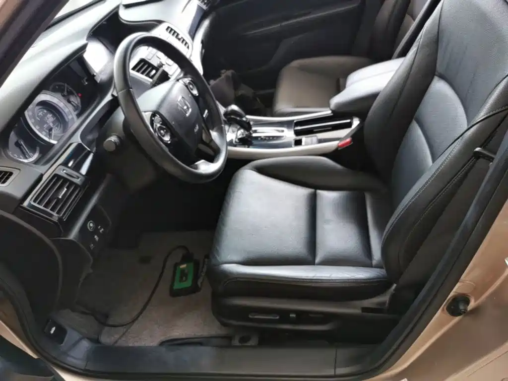 Фото 15 - Honda Accord