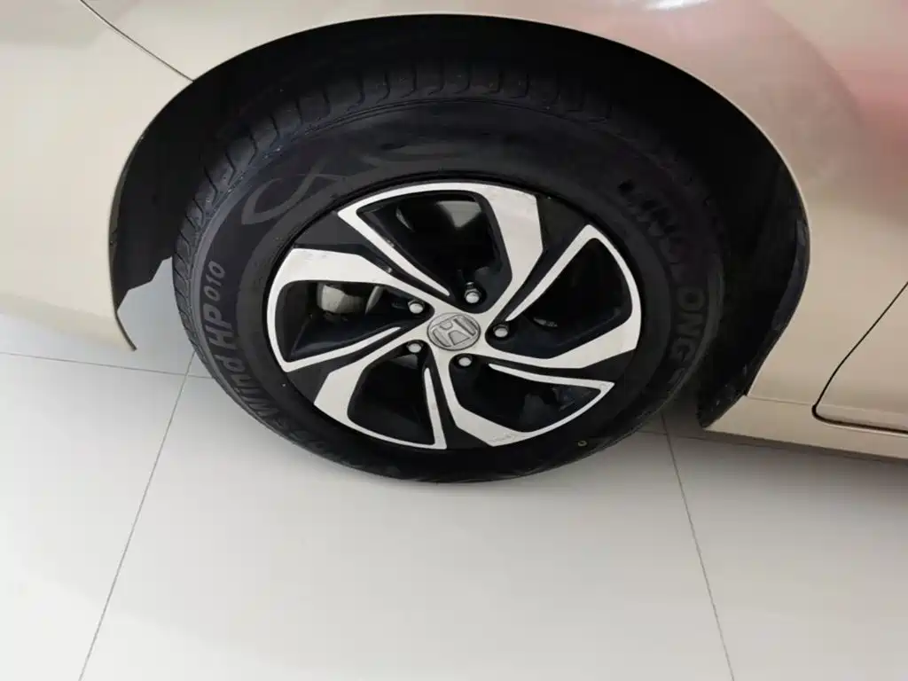 Фото 23 - Honda Accord