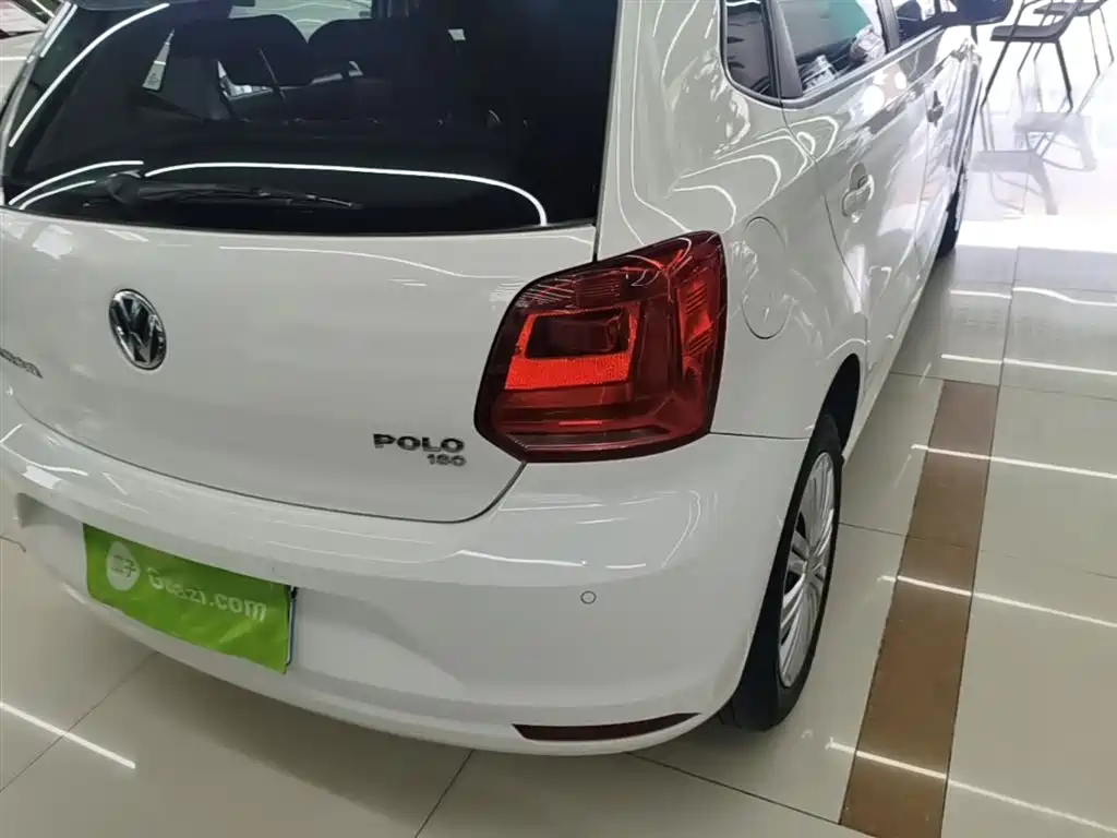 Volkswagen Polo 2016 1.6L Automatic Comfort фото 8