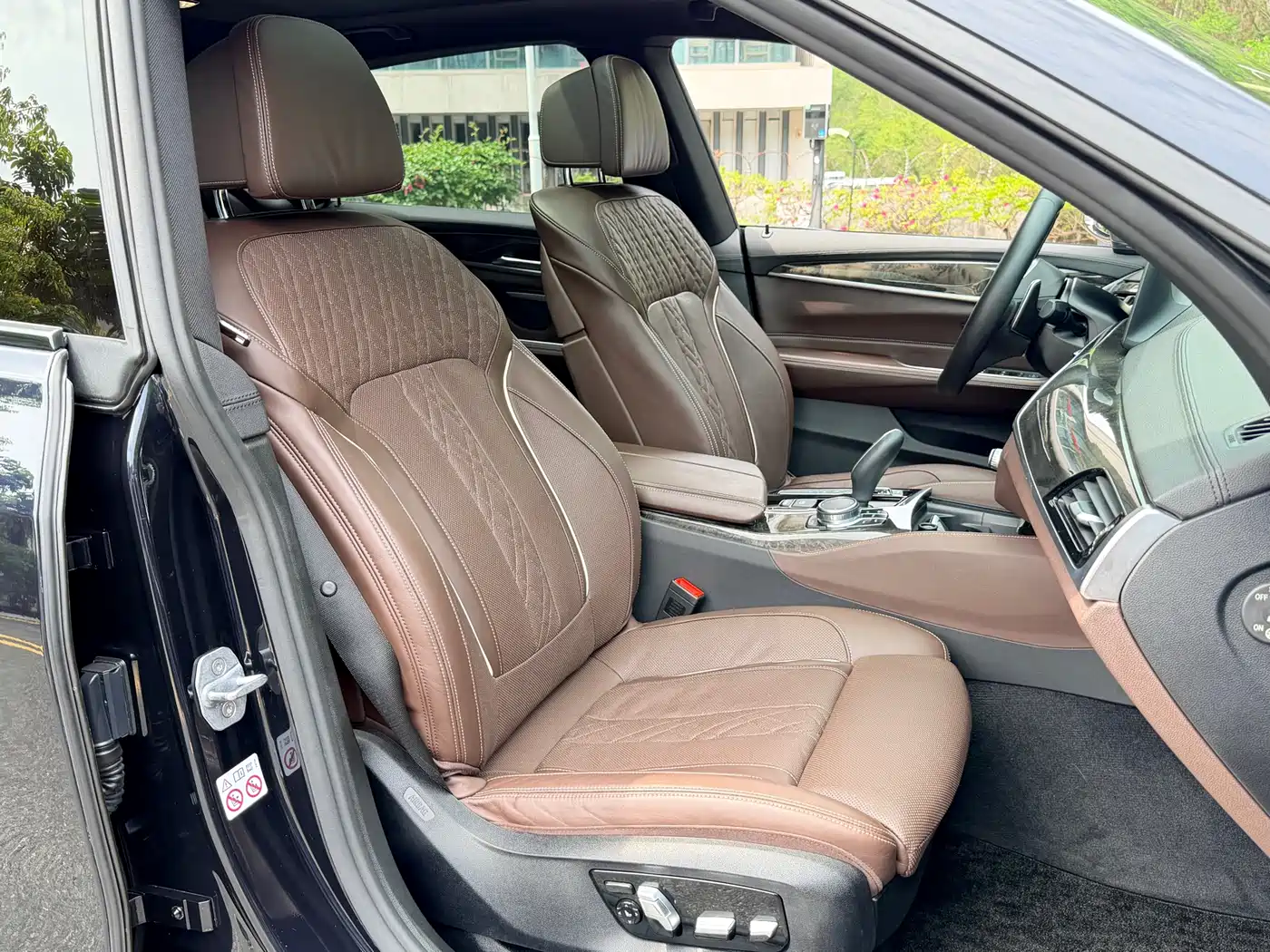 BMW 6 Series GT 2018 640i xDrive M Sport Package фото 15