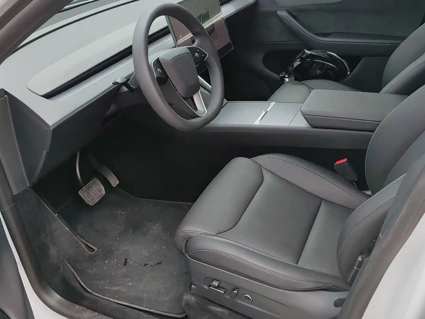 Tesla Model Y 2026 2025 Model Long Range All-Wheel Drive Launch Edition