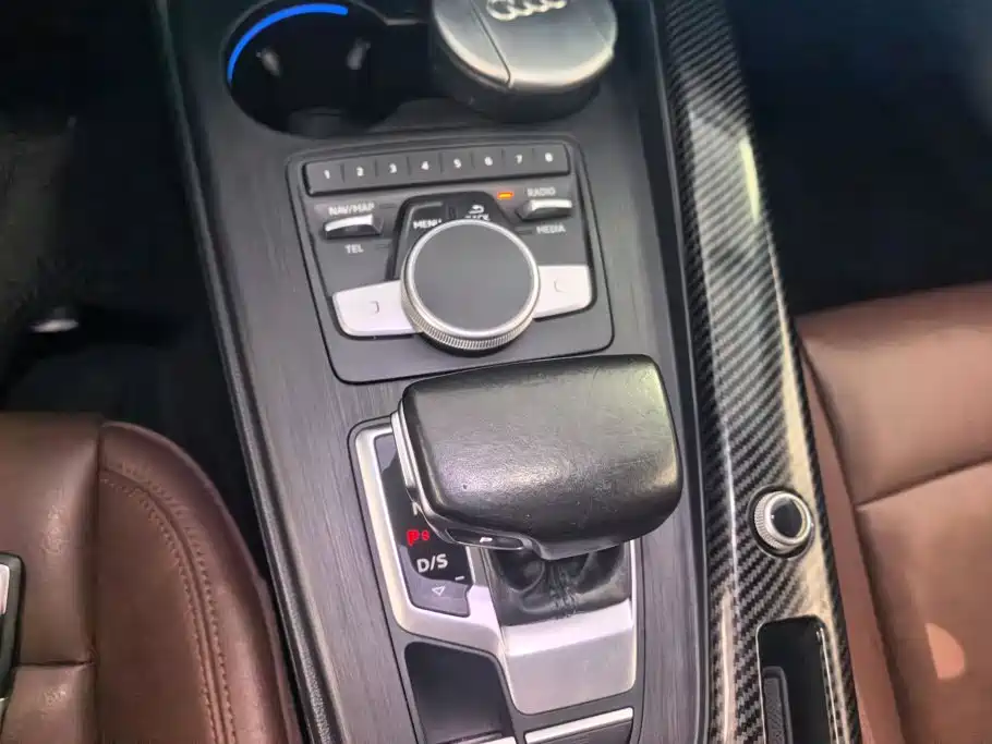 Фото 16 - Audi A4L