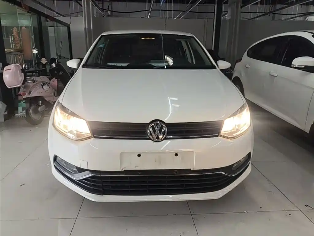 Volkswagen Polo 2016 1.6L Manual Comfort фото 3