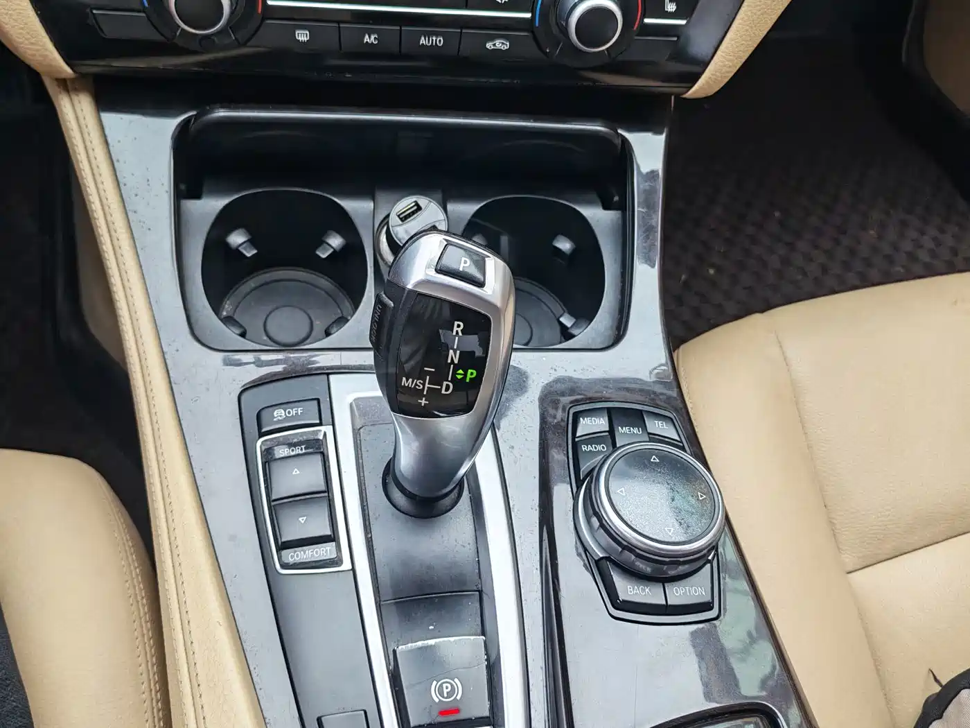 Photo 4 - BMW 5 Series