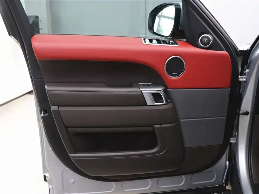Land Rover Range Rover Sport PHEV 2021 P400e SE фото 10