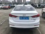 Фото 9 - Hyundai Elantra