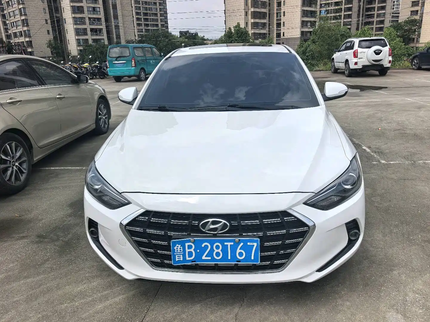 Фото 2 - Hyundai Elantra