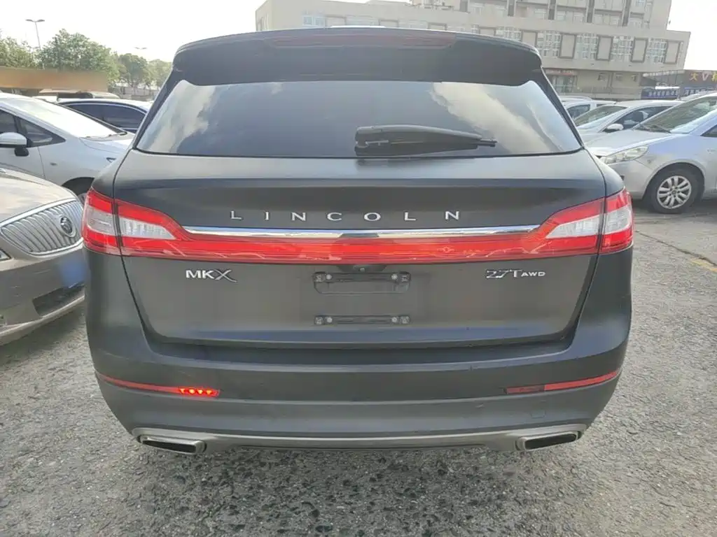 Photo 6 - Lincoln MKX