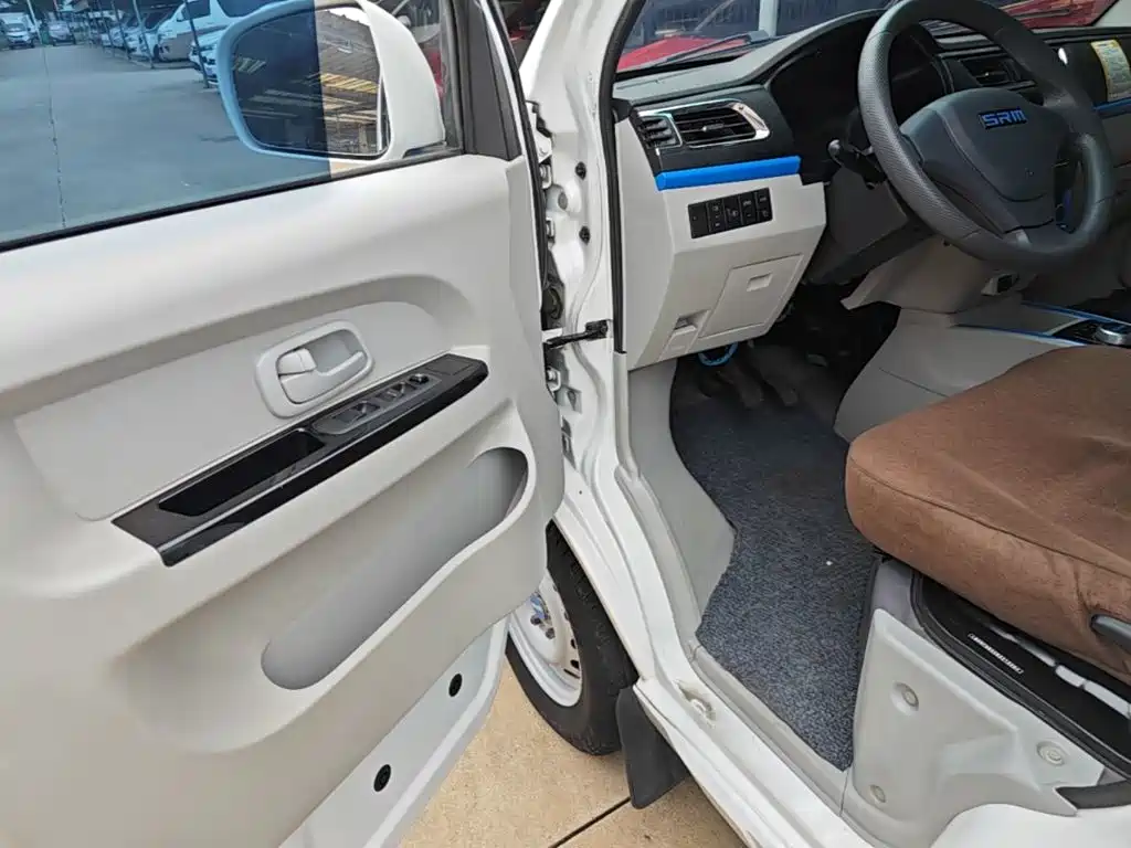 SRM Xinyuan Good Luck 2024 2023 Standard Passenger Vehicle