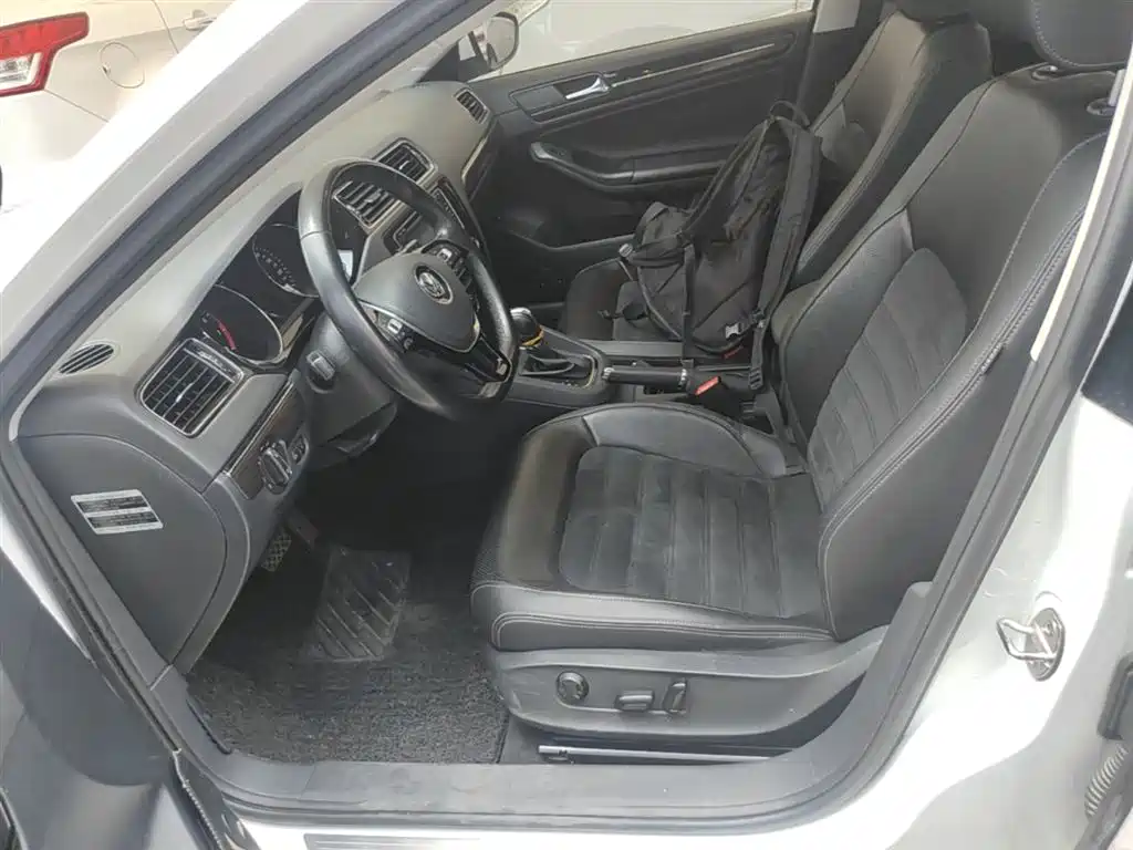 Volkswagen Sagitar 2015 230TSI Automatic Luxury фото 15