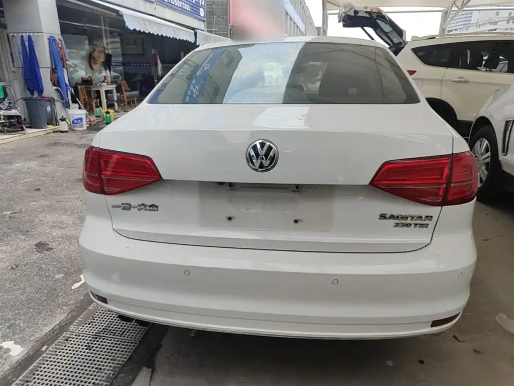 Volkswagen Sagitar 2015 230TSI Automatic Luxury фото 6