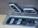 Photo 12 - Land Rover Range Rover