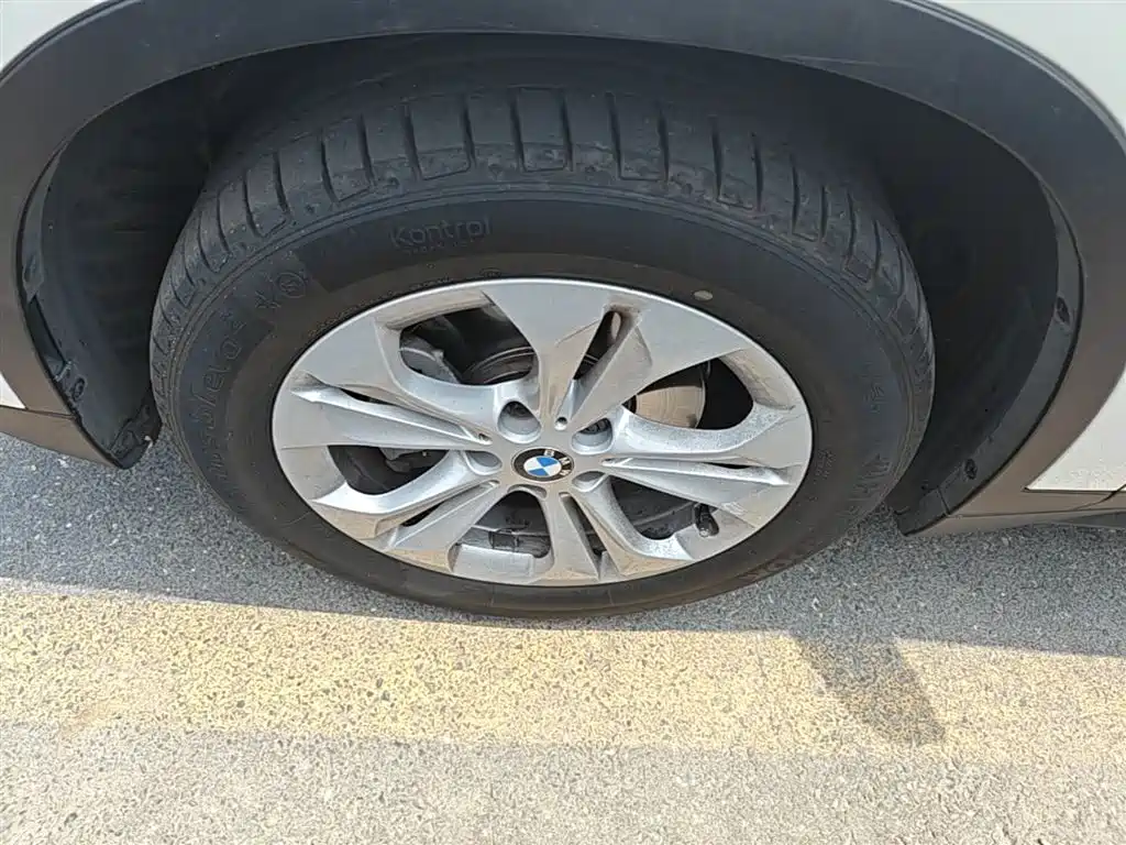 BMW X1 2016 sDrive18Li Premium Model фото 23